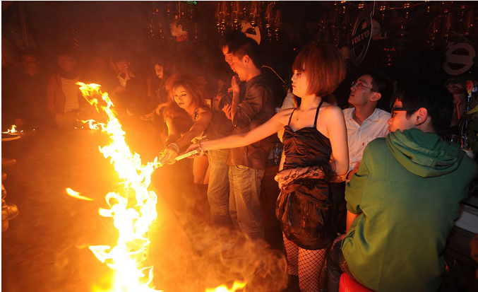 光影交織的時(shí)代傳奇，彌漫之夜2025最新款重磅發(fā)布