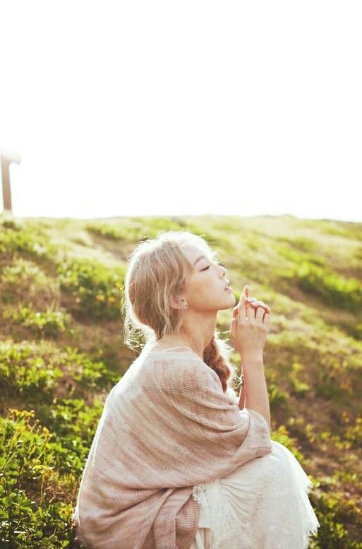 金泰妍最新專輯圖片揭秘，小巷深處的音樂寶藏與獨特風情