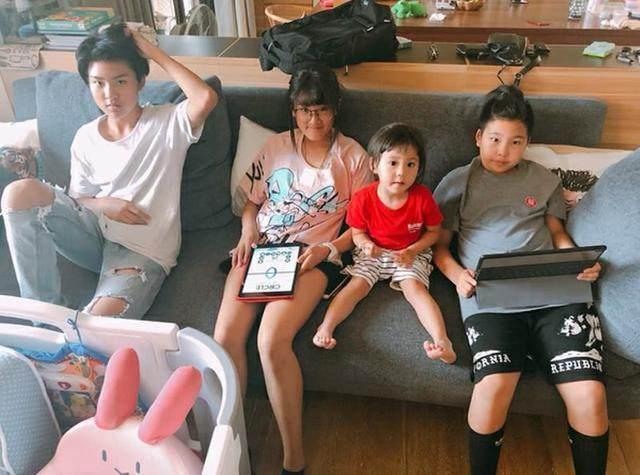 賈靜雯與小咘咘的自然探險(xiǎn)之旅，心靈之旅遠(yuǎn)離塵囂的最新視頻揭秘