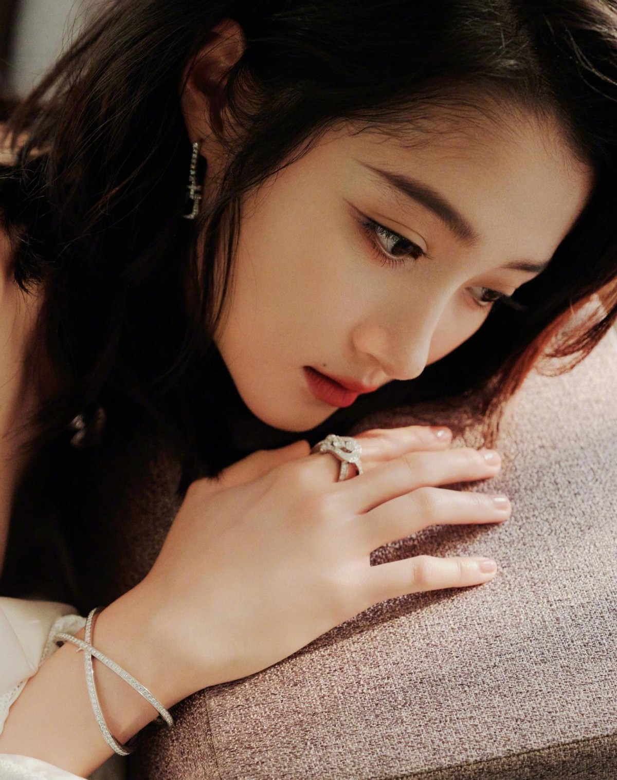 關(guān)曉彤最新寫真圖片欣賞與獲取指南