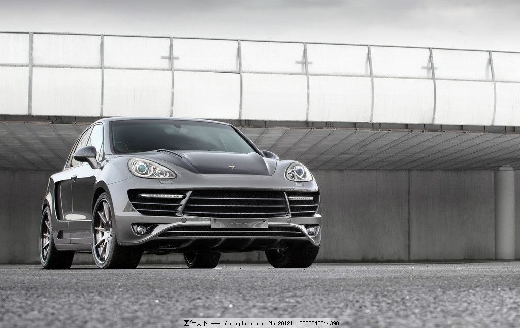 保時捷越野車最新圖片揭秘，小巷深處的探索秘境