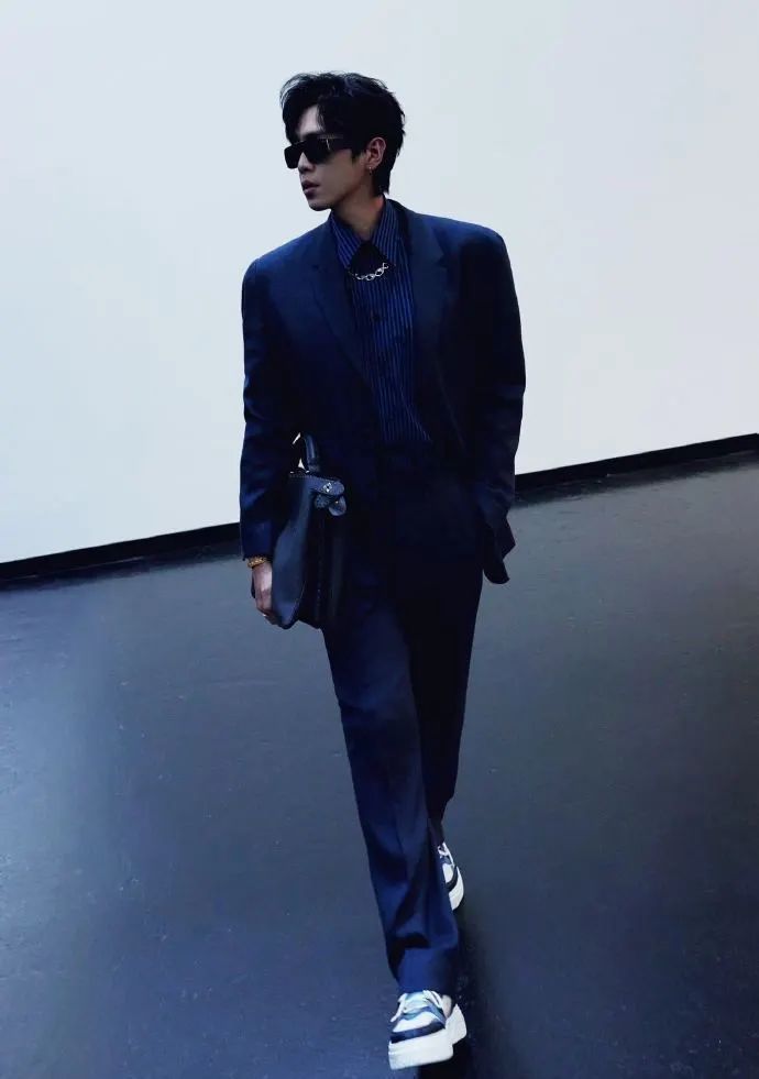 探索自然美景之旅，最新男生頭像與內(nèi)心平和的追尋