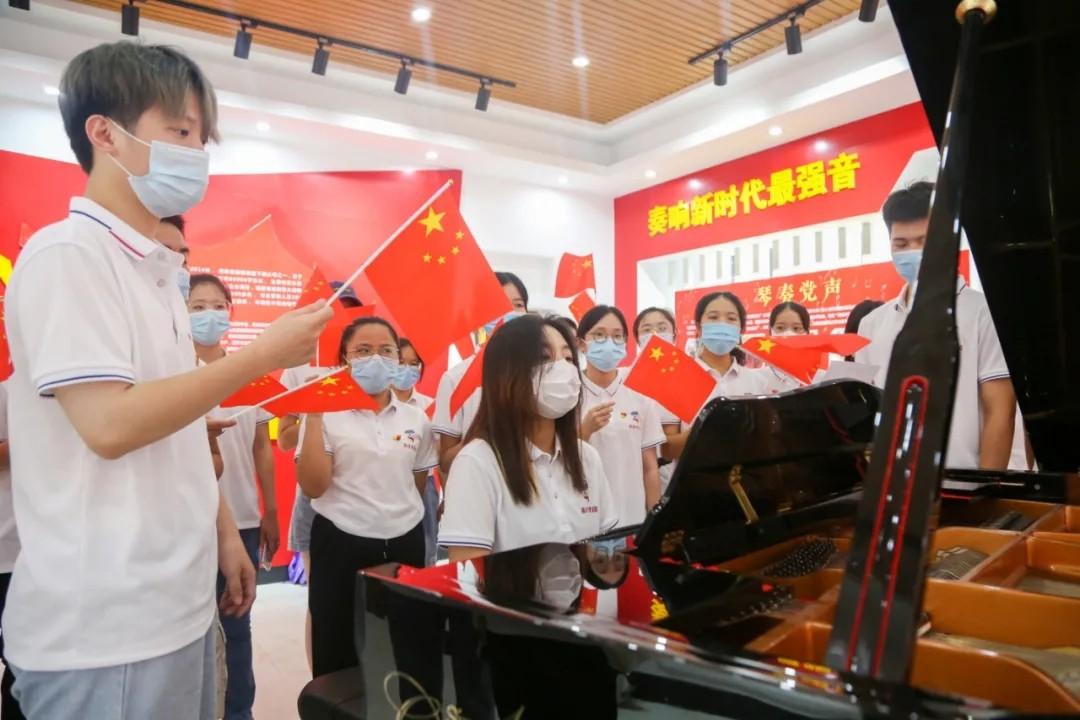 2025最新網(wǎng)絡(luò)紅歌，學(xué)習(xí)變化，自信成就未來(lái)，唱響勵(lì)志之歌的時(shí)代旋律