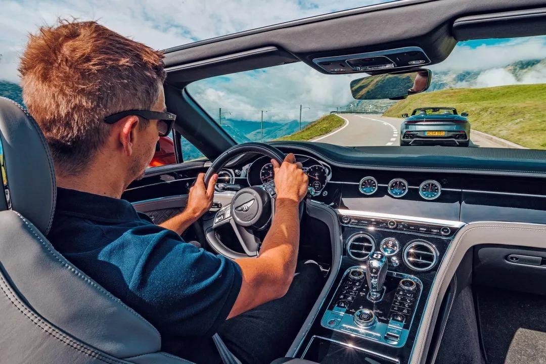 英倫對(duì)決最新預(yù)告片，友情與陪伴的英倫之旅首發(fā)亮相